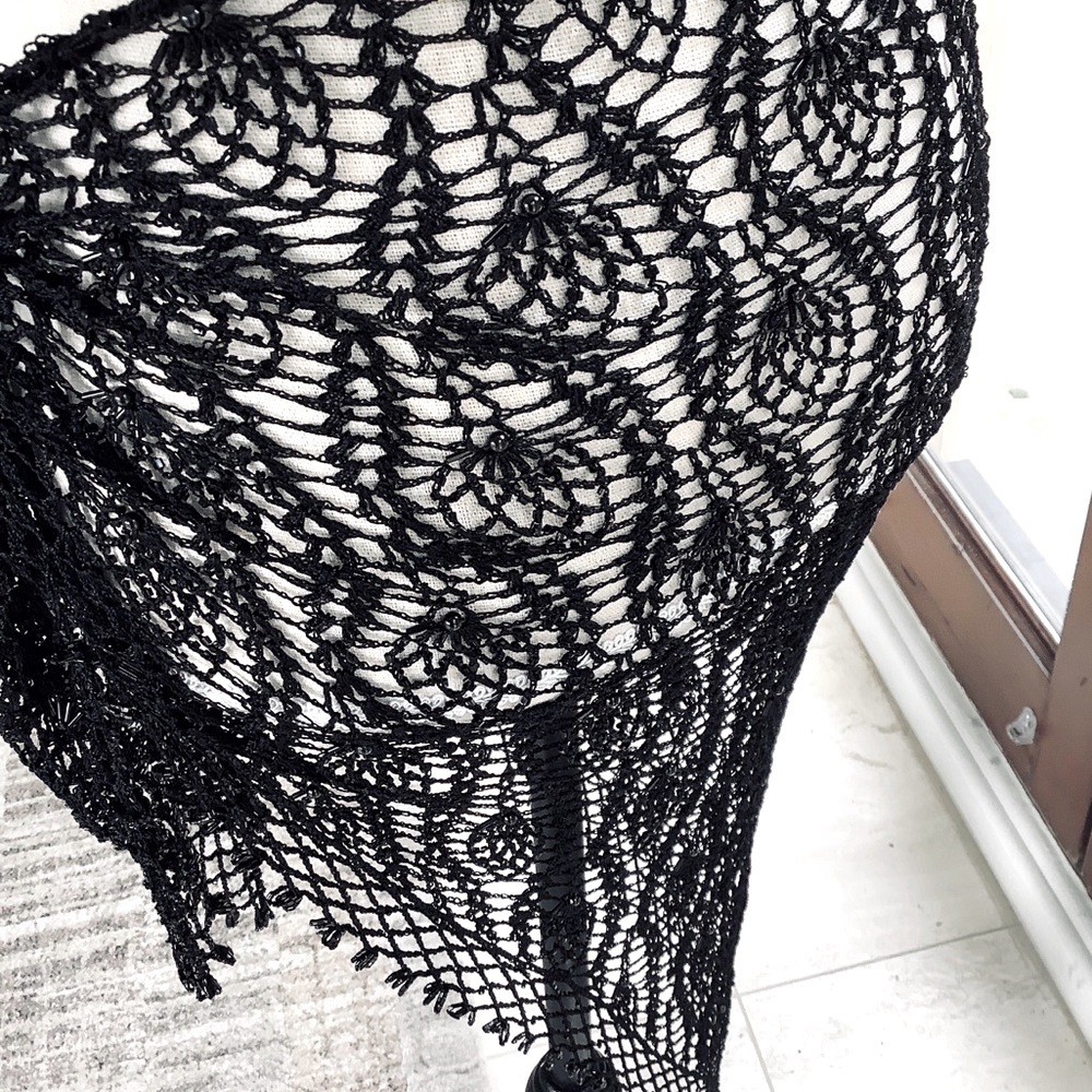 Beautiful beaded Hip/Shoulder wrap - Picture 9 of 14